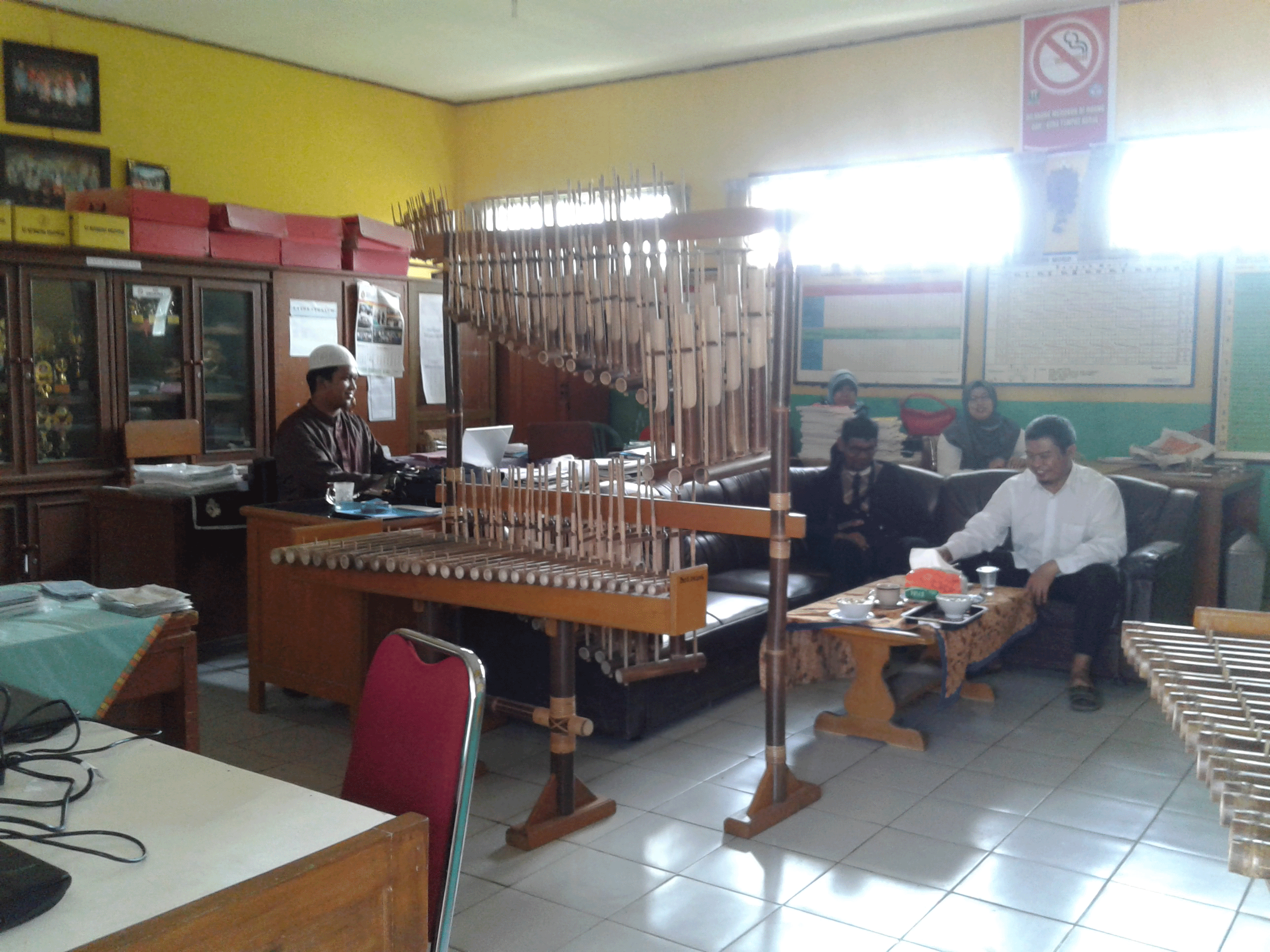 aktivitas-guru-sdn-2-gunungguruh-di-kantor