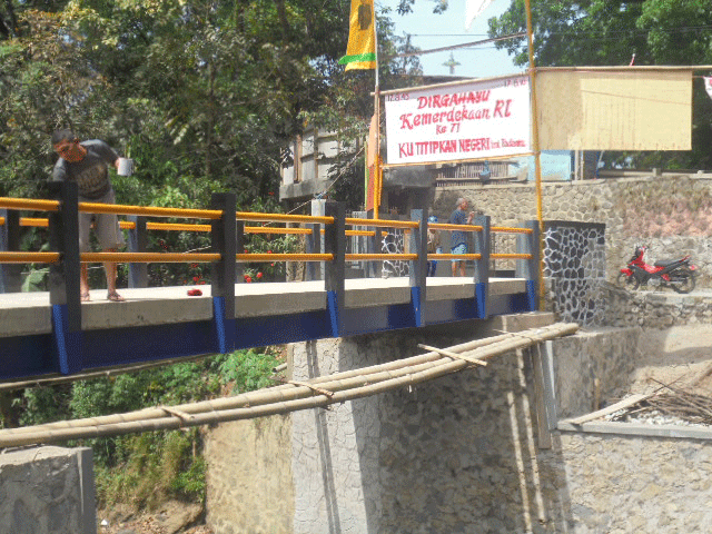 pembangunan-jembatan-desa-bojongraharja
