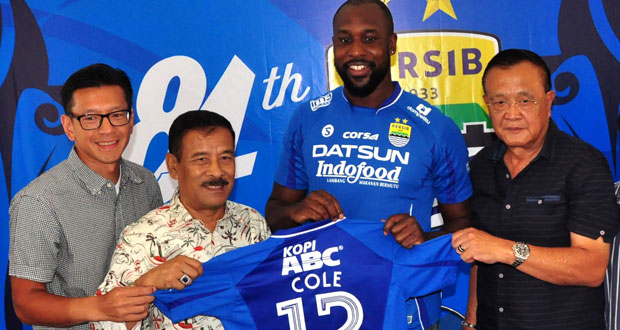 Carlton Cole akhirnya resmi diperkenalkan pada publik di Graha PERSIB, Kamis (30/03).