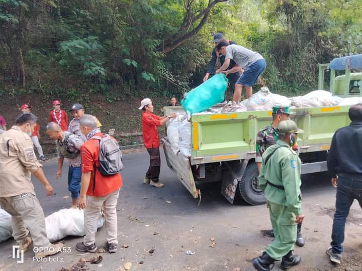 Peduli Lingkungan Pemdes Cijangkar Bersama Forkopimcam Dan Masyarakat