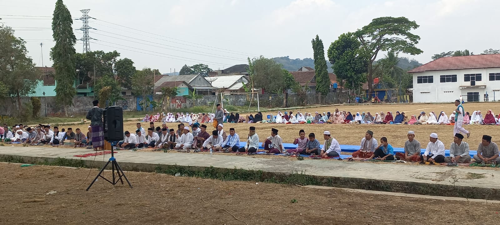 Kemarau Panjang Forkopimcam Dan Masyarakat Cikembar Gelar Shalat