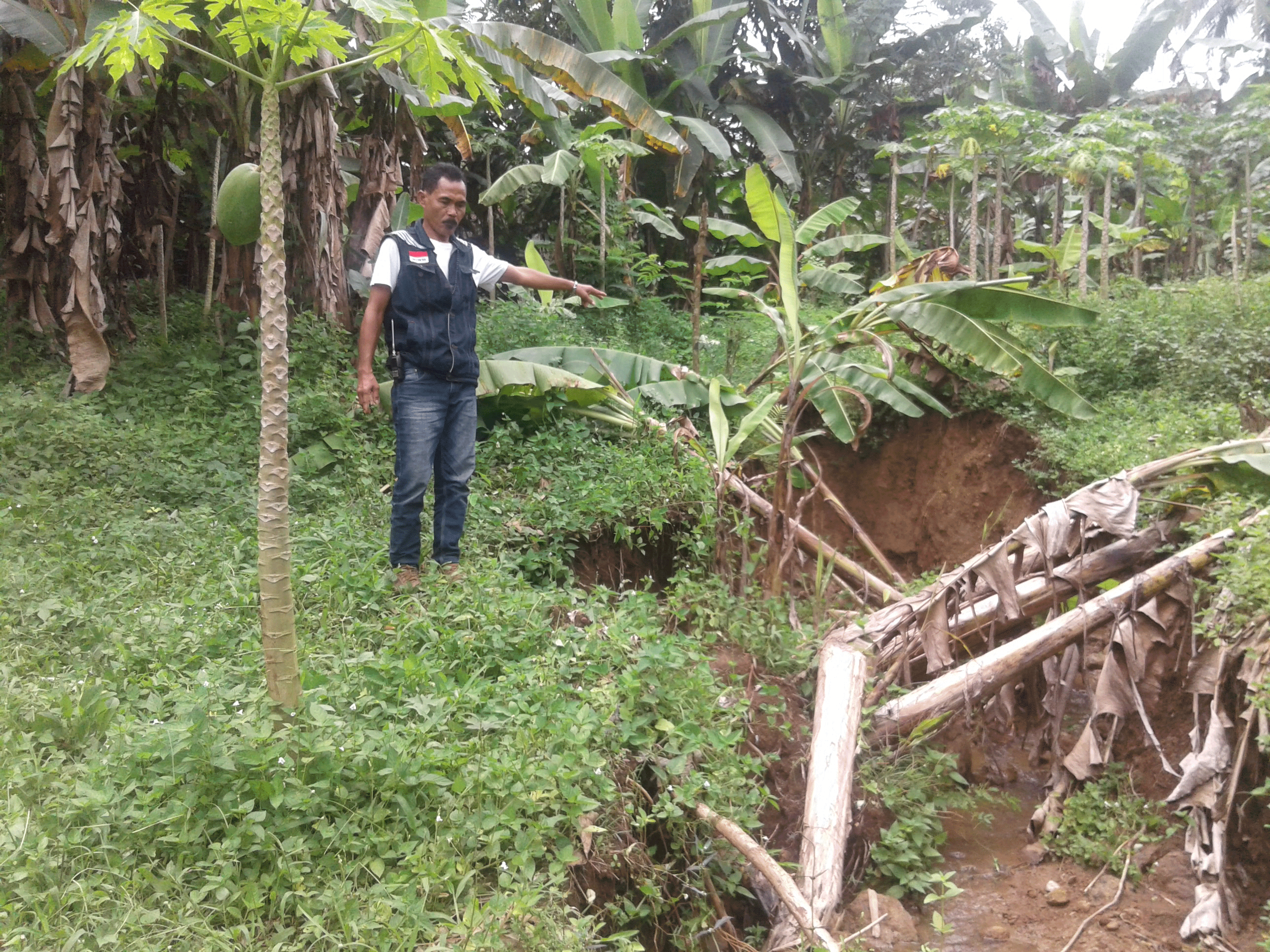 Ancaman Longsor, Resahkan Ratusan Warga Kampung Jelegong
