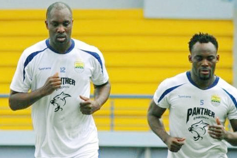 Michael Essien dan Carlton Cole Terancam Deportasi