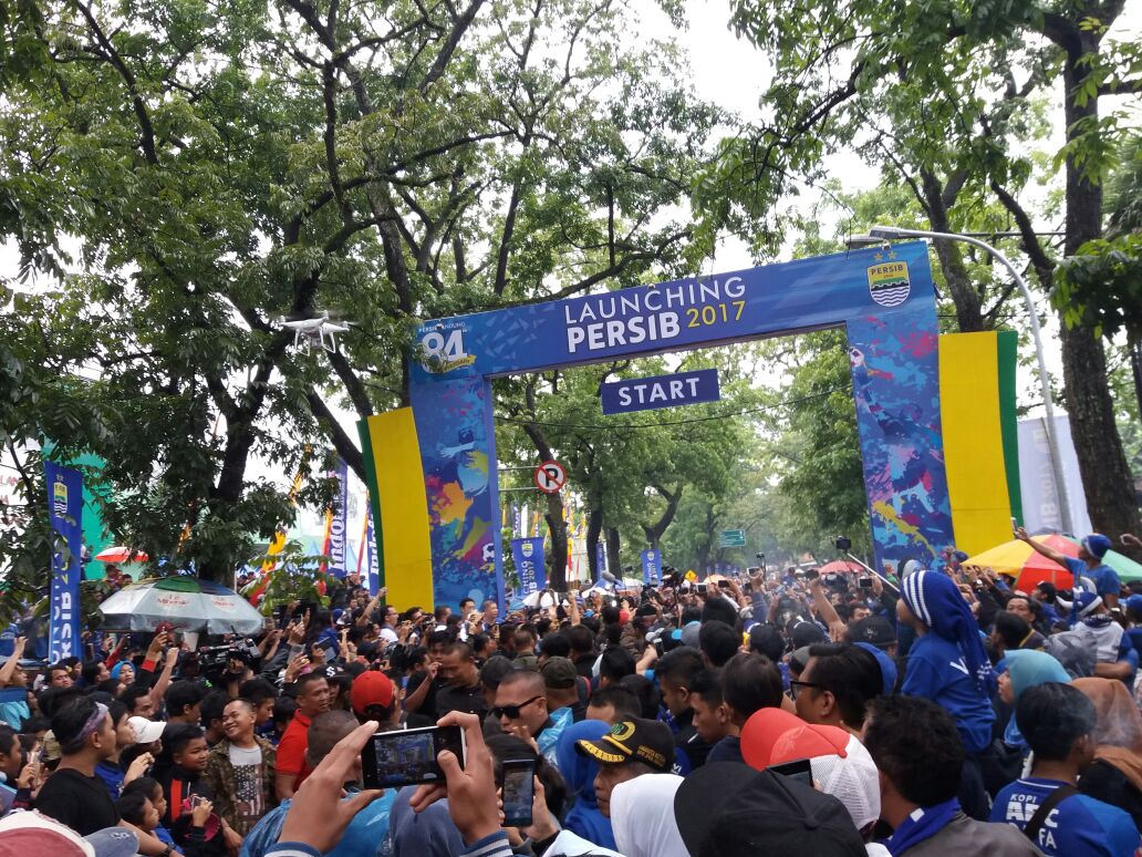 Hujan Deras Warnai launching skuat Persib Bandung