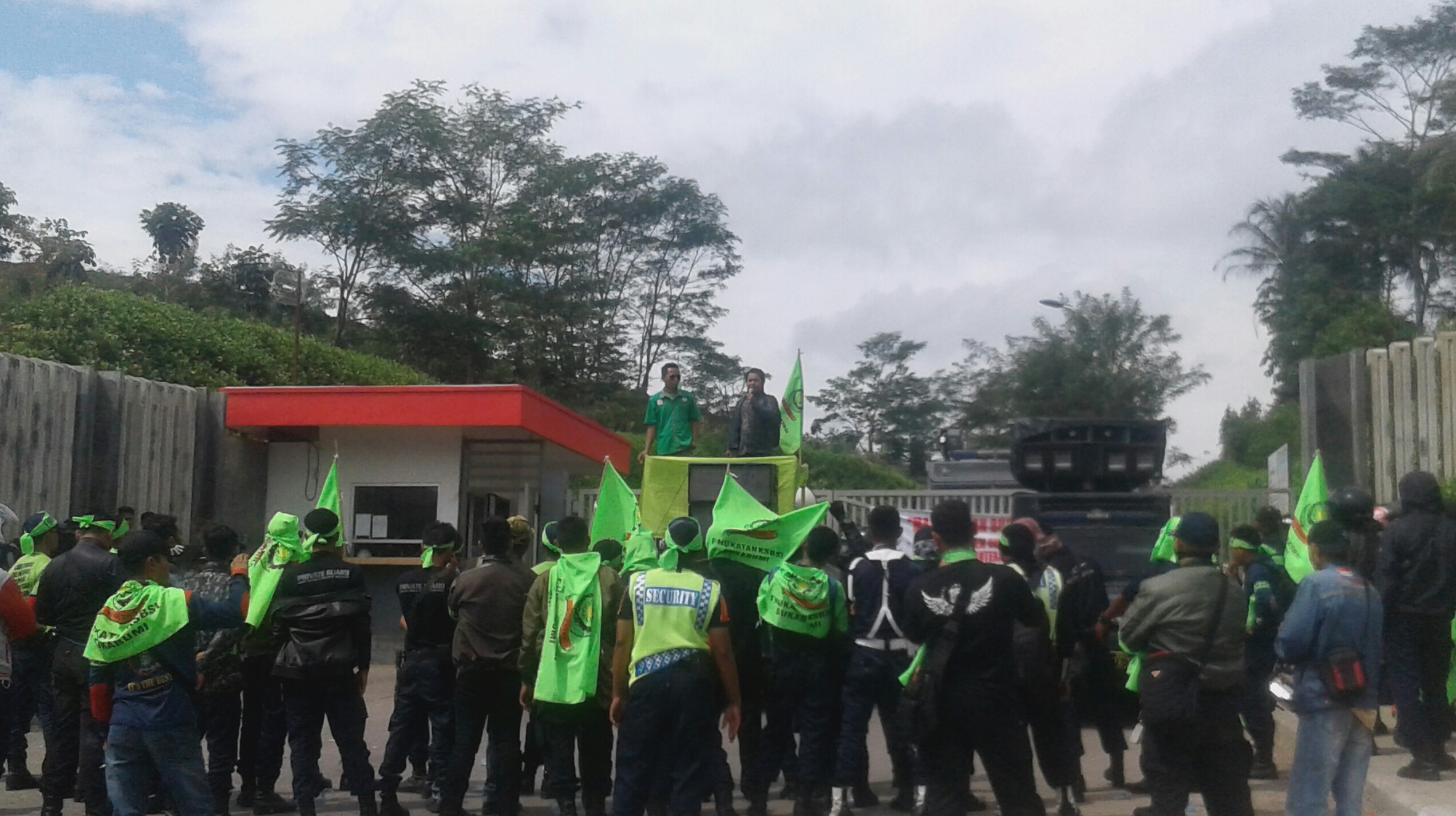 F HUKATAN KSBSI Demo PT Semen Jawa