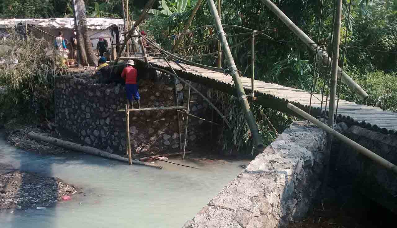 Desa Bojongraharja Bangun Jembatan Penghubung Antar Desa