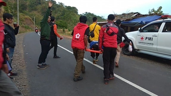 Diduga Jalan Berkerikil Tiga Pengendara Motor Terjatuh di Geopark Ciletuh