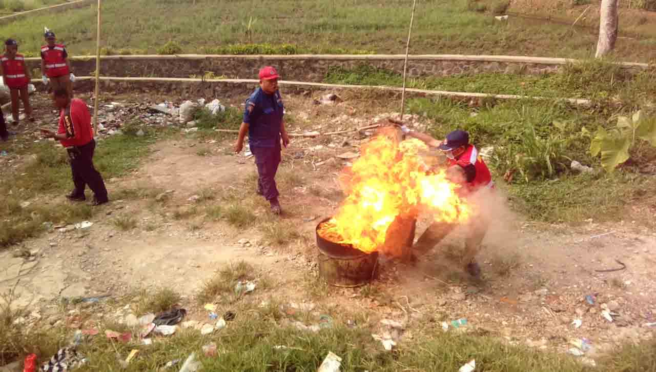 Siaga Kebakaran Digelar Pemdes Sirnaresmi 