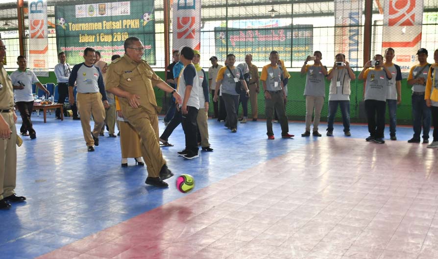 Bupati Sukabumi Buka Turnamen Futsal SDM PKH Jabar 1