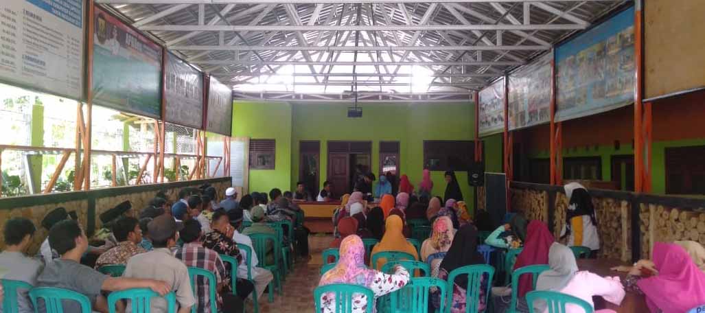 Tingkatkan Kinerja, Kades Damarraja Kumpulkan Puluhan Perangkat Desa