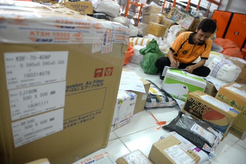 Pengiriman Paket Naik 15 Persen di Sukabumi Jelang Lebaran