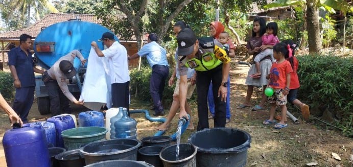 Ribuan Liter Air Bersih di Pasok BPBD Sukabumi