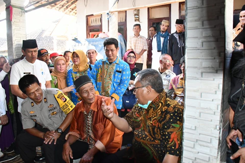 Bupati Sukabumi Santuni Dua Korban Meninggal Keracunan Makanan Bantargadung