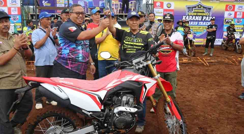 Bupati Sukabumi Dampingi Mentreri Koprasi dan UKM