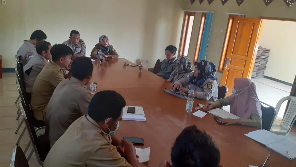 Dongkrak Pelayanan Maksimal, Kades Kertaraharja Gelar Rakor Sinergitas Kinerja Perangkat