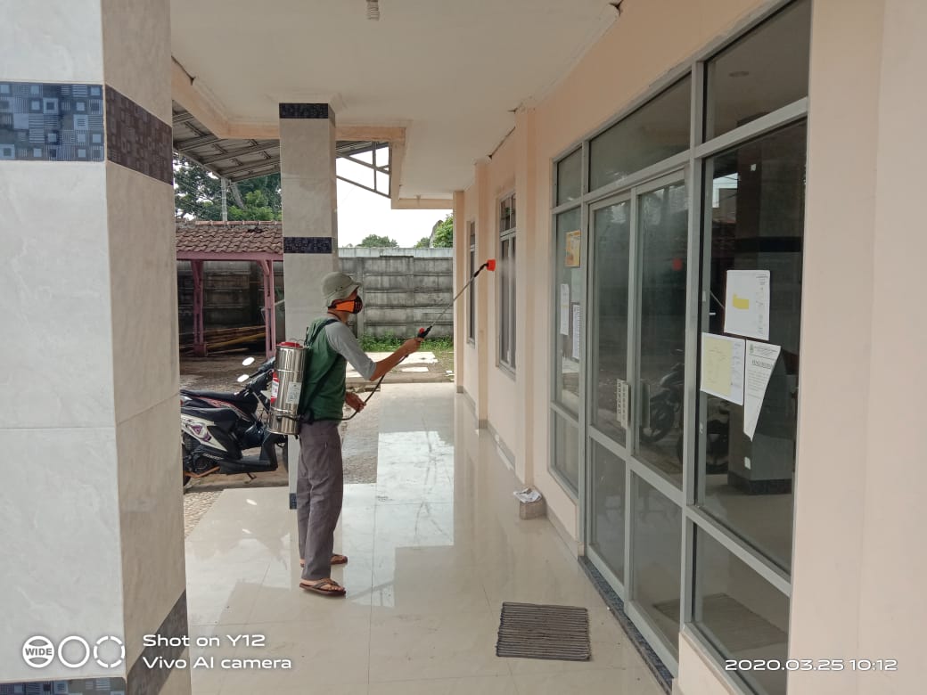 Akses Jalan Kabupaten di Cireunghas Teracam Longsor     