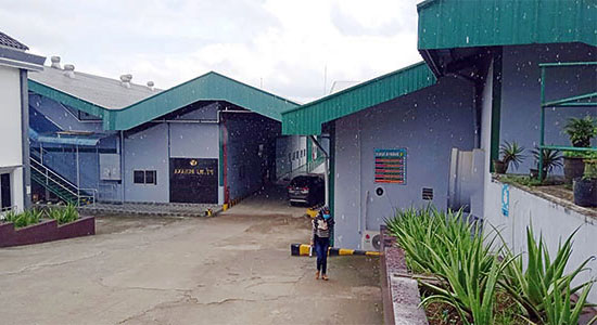 Bembagian Sembako Diawasi Babinkantibmas Polsek Cikembar