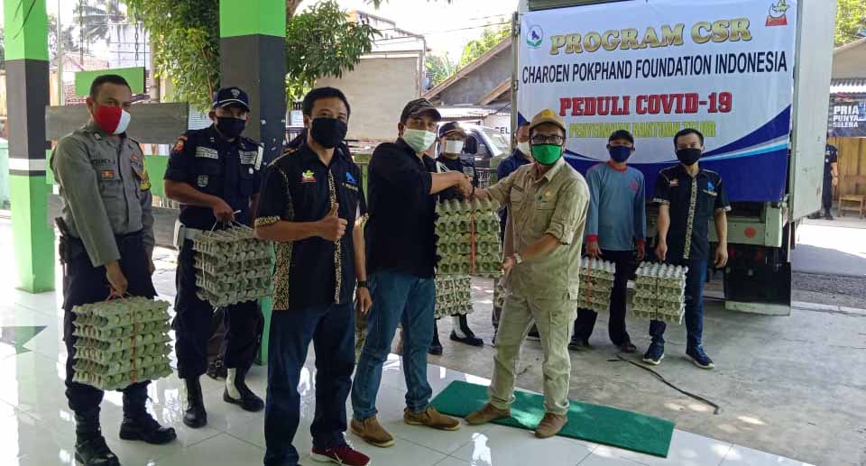 Di Tengah Pandemi Corona, Pemdes Bencoy Bagikan Ribuan Butir Telur dari PT Charoen Pokphand