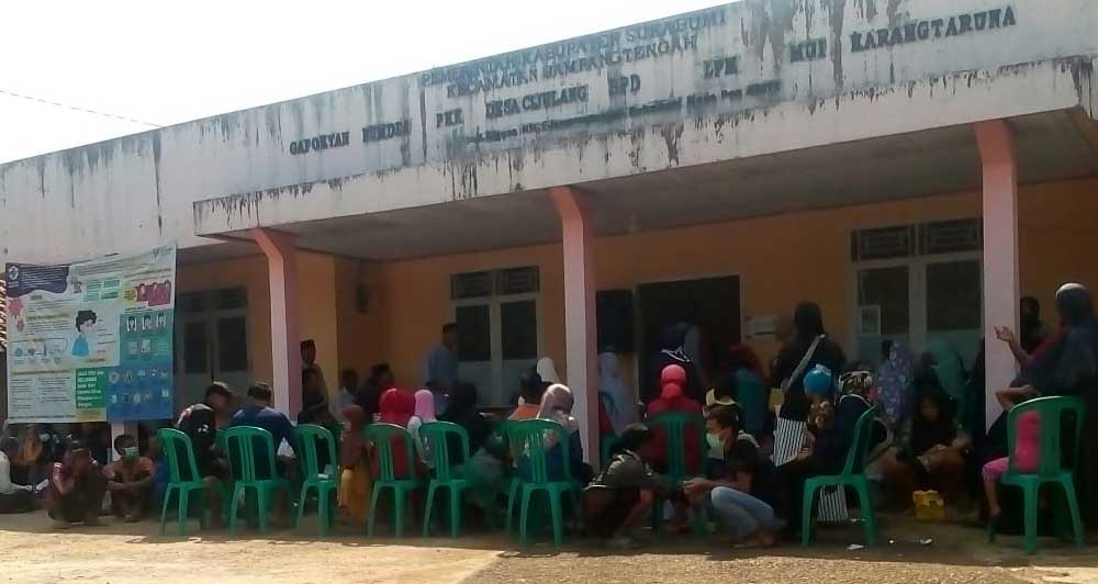 Pemdes Cijulang Bagikan ATM Kartu Keluarga Sejahtera