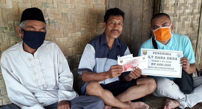 Pemdes Bojongkembar Bantu Warga Terdampak Covid-19 dari BLT DD 2020