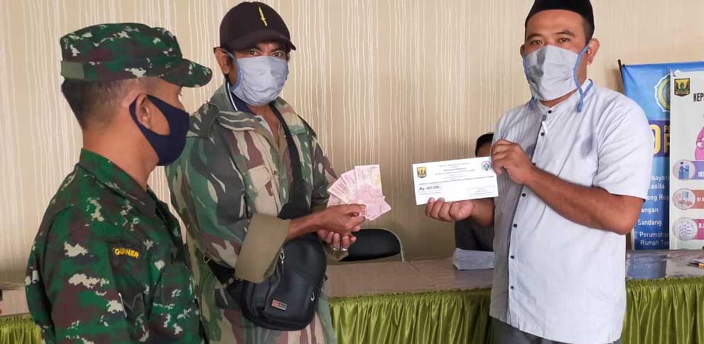 Bantu Warga Kurang Mampu, Pemdes Panumbangan Bagikan BLT DD 2020