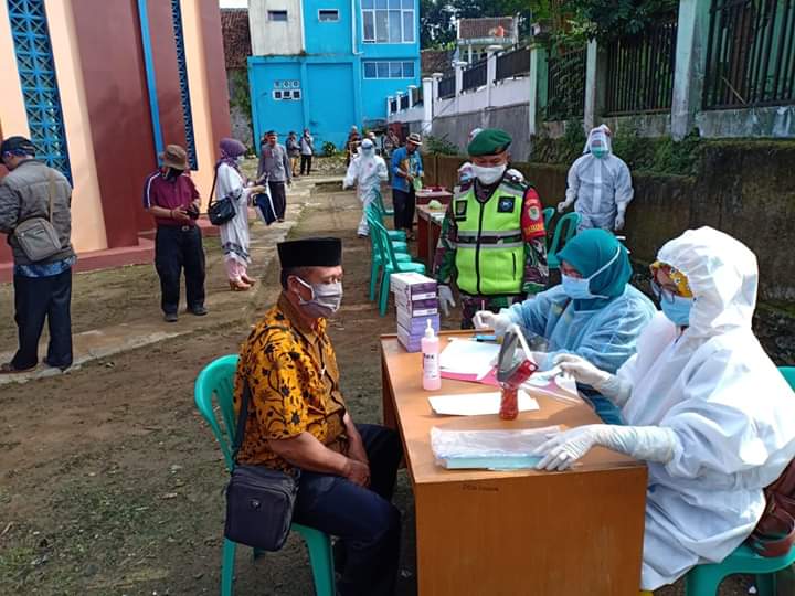 Di Kabupaten Sukabumi, Jamaah Mesjid Besar di Rapid Test