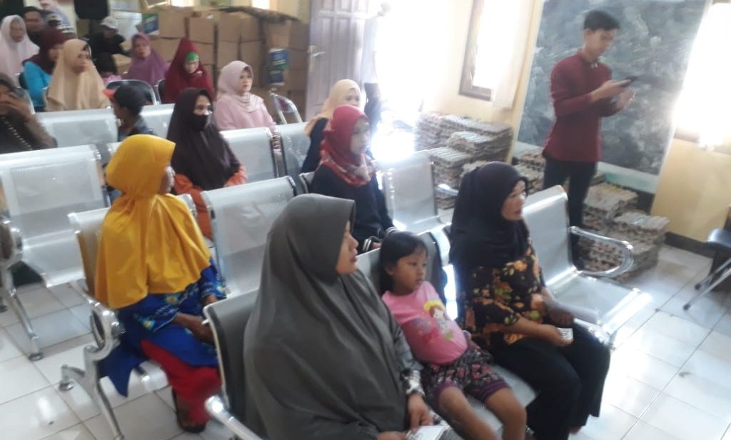 Sebanyak 112 KPM di Desa Bojongkalong Terima Bansos Perovinsi Jabar