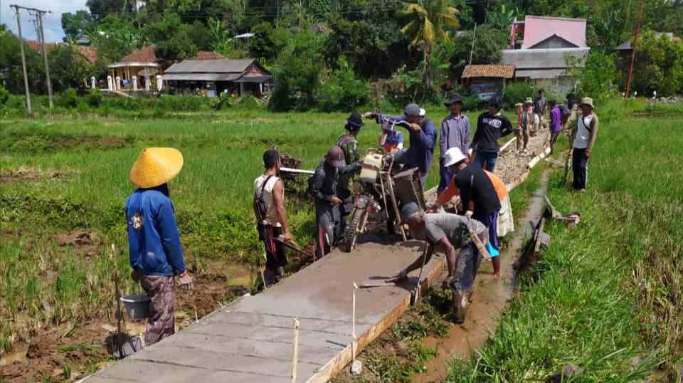 Pemdes Bantarkalong Bagikan BST Provinsi Jabar Susulan