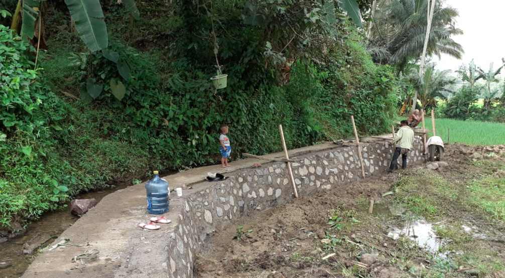 DD 2020 Dipergunakan Pemdes Sukamaju untuk Perbaiki Jaling Kampung Sukamaju