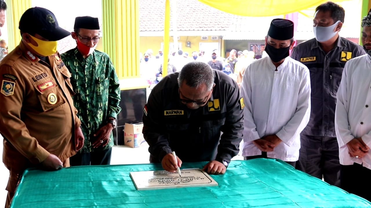 TP PKK Desa Parakanlima Bantu Pembagian BPNT dan PKH 2020