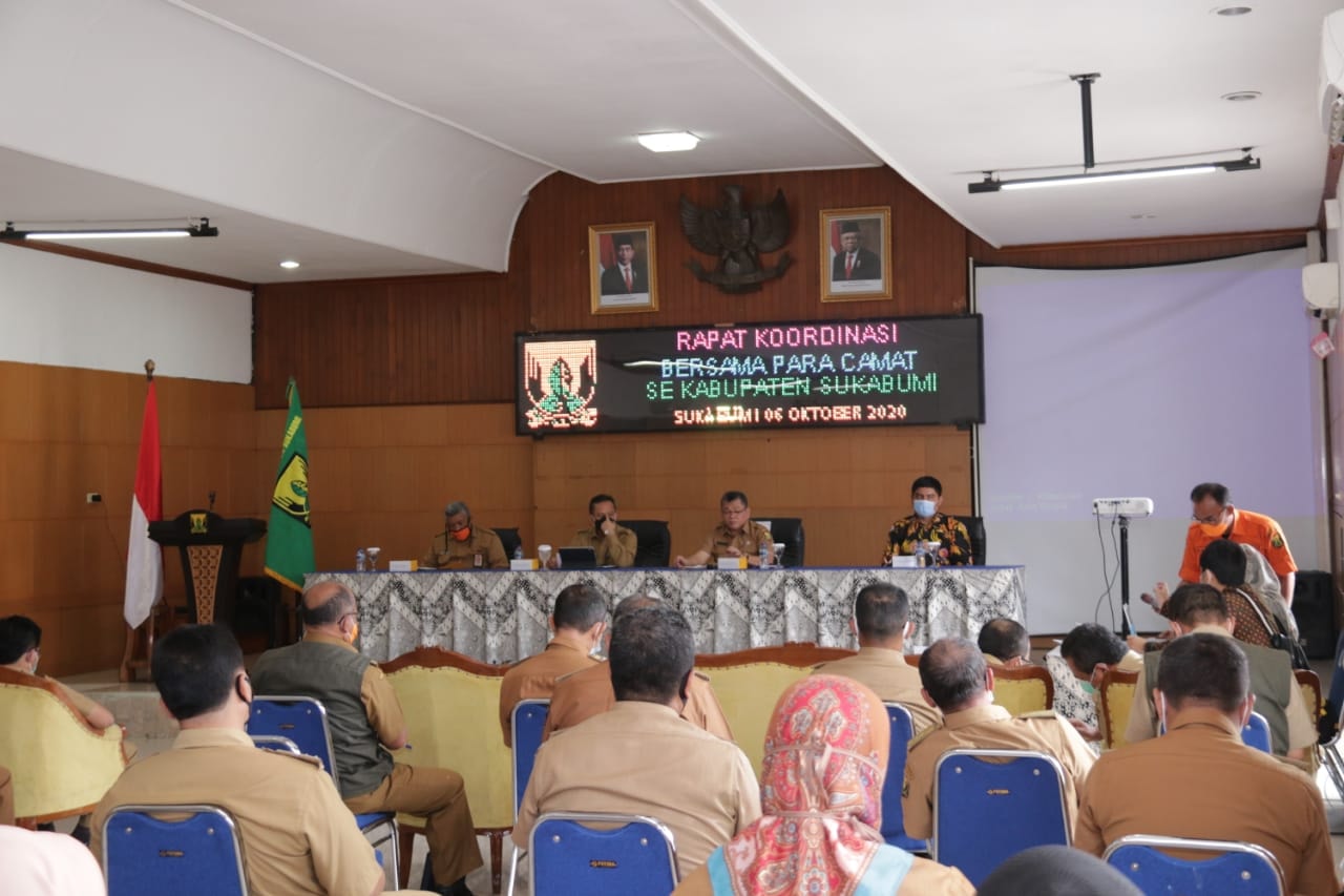 Pupuk Rasa Gotongroyong, Sejumlah Warga di Kedusunan Cijambe Pelihara Jalan Lingkungan