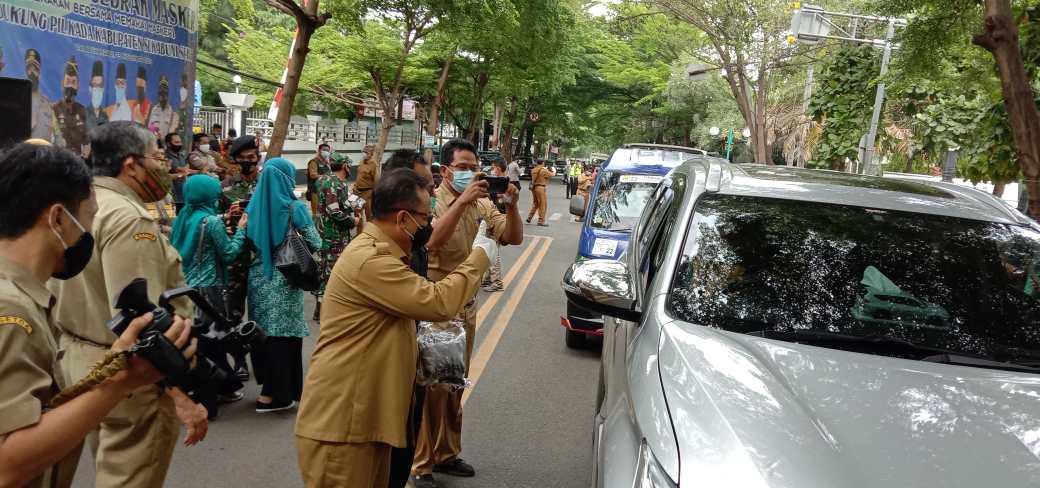 KPU Kabupaten Sukabumi Lipat dan Sortir Surat Suara