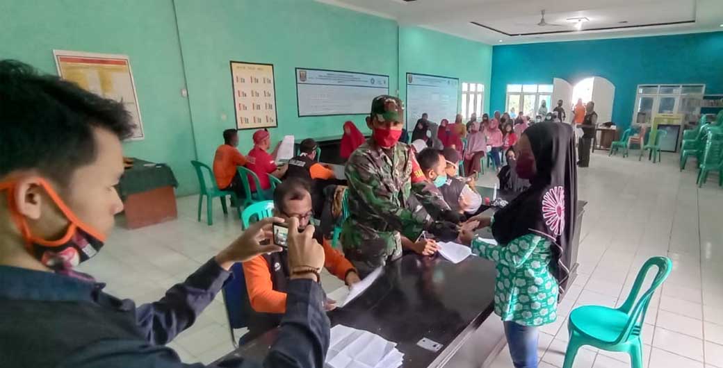 Pemdes Buniwangi Bagikan BLT DD Tahap Keempat 2020