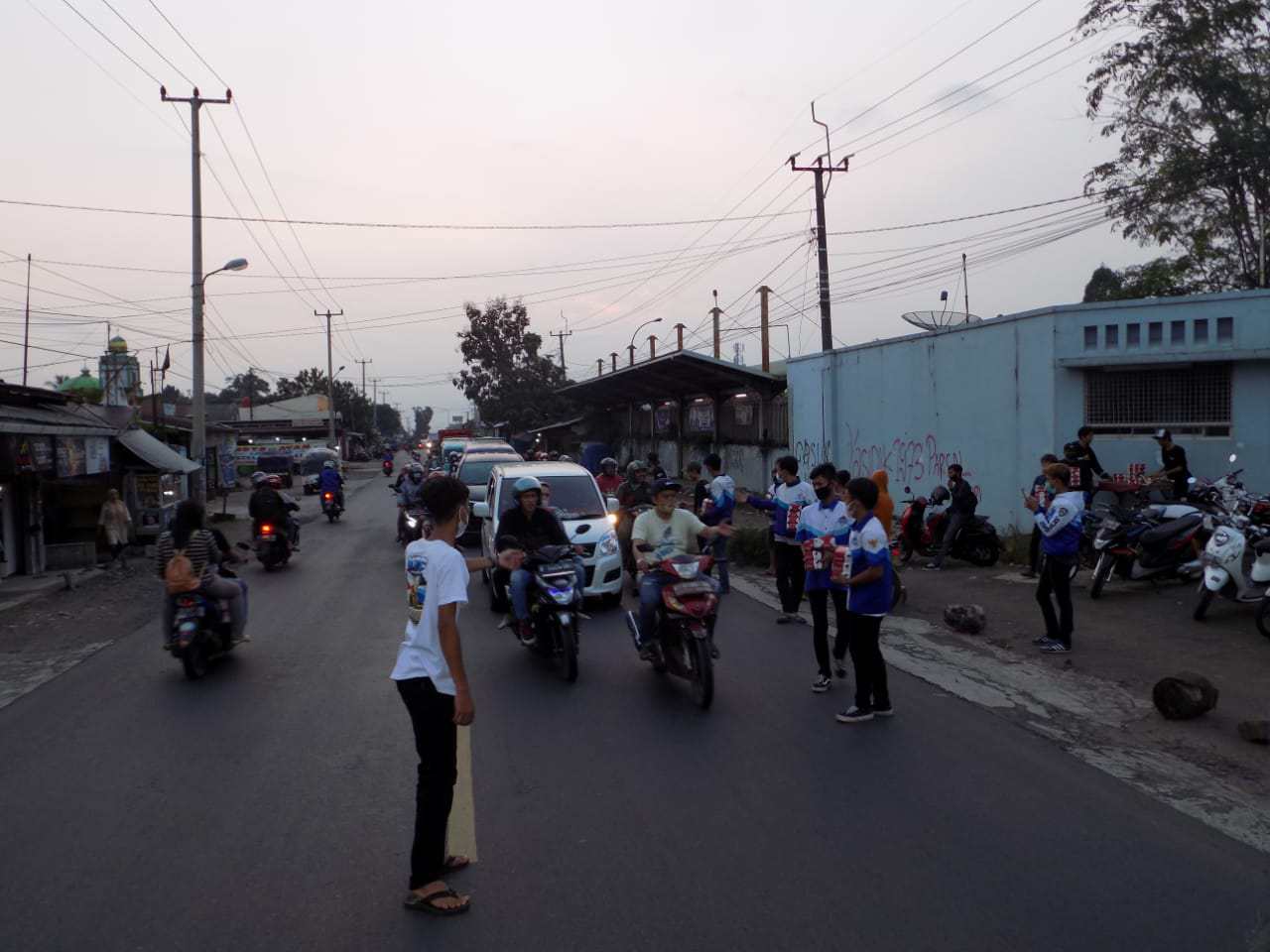 Pemdes Bojonggaling Bagikan Insentif Lembaga Desa dari DD dan ADD 2021