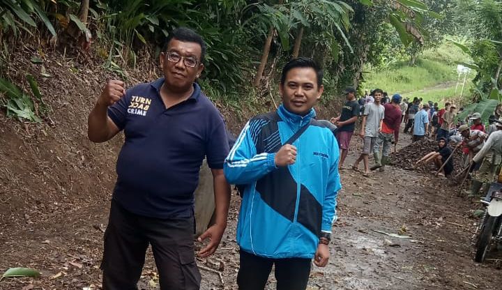 Warga Desa Damarraja dan Des Boyongsari Adakan Giat Kerja Bakti