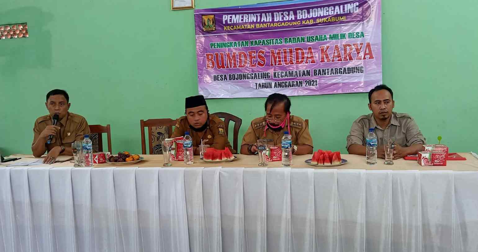 Pemdes Selaawi Bagikan Insentif Lembaga Desa 2021