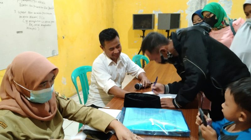 Pemdes Sukamulya Tunjang Kinerja Lembaga Desa Melalui Penyaluran Insentif