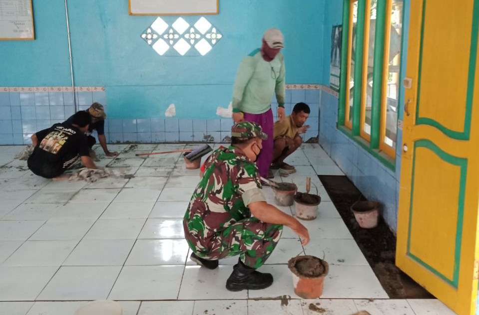 Babinsa Citamiang Giat Karbak Perehaban Masjid Jami Attaufi Cigawir