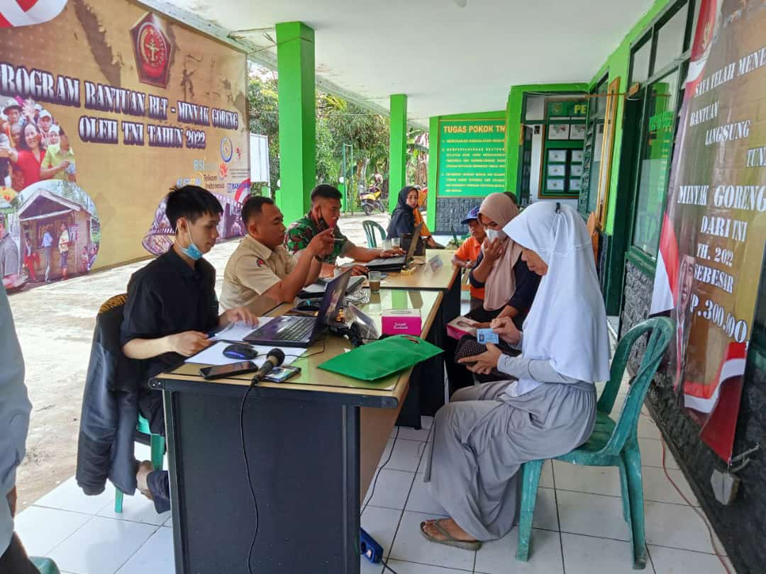 Koramil 0622-08 Nyalindung Bagikan BTPKWL Migor TA 2022 Bagi Masyarakat Desa Binaan