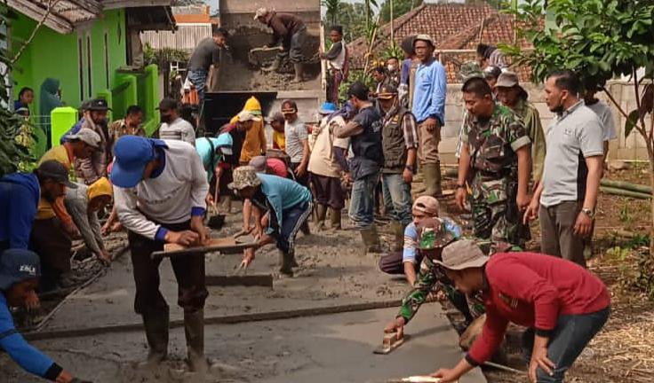 Pemdes Sukalarang Bersama Kodim 0607 Kota Sukabumi Laksanakan Karya Bakti TNI 2022