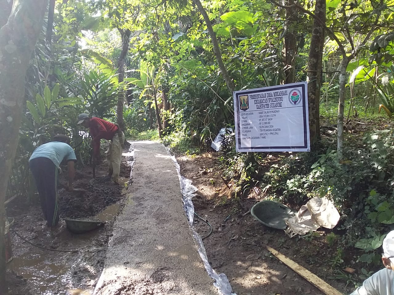 Pemdes Mekarsari Lakukan Rabat Beton di Kampung Jati