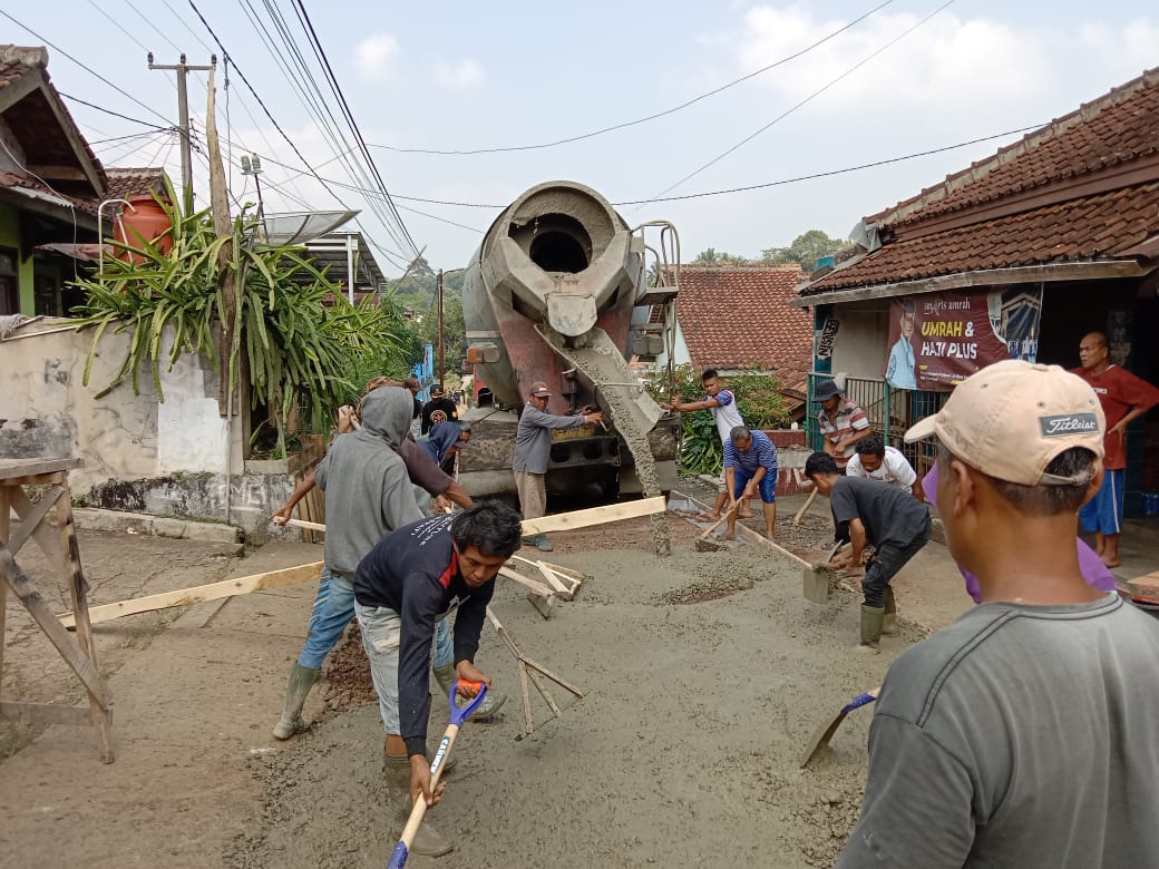 Pemdes Bojongkembar Rabat Beton Jalan Desa dari DD Tahap Dua