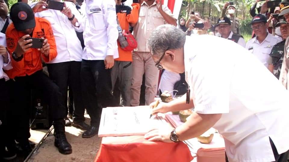 Resmikan Jembatan Pola Partisipasi, Bupati Sukabumi Apresiasi Kerjasama Pertahelix