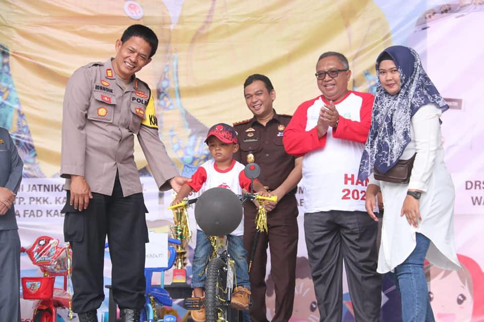Hari Anak Nasional, Bupati Sukabumi Ikut Bergembira Bersama Anak Anak