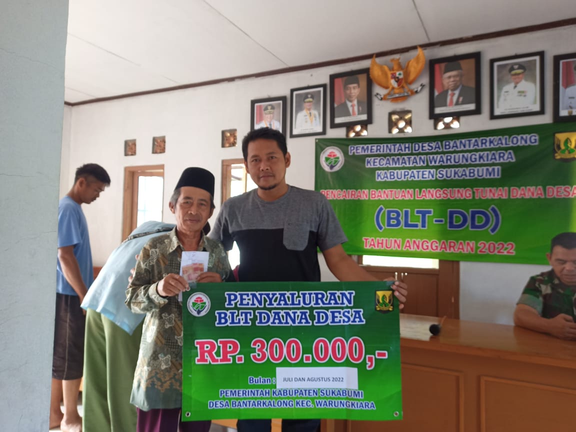 Penuhi Hak Warga, Pemdes Bantarkalong Bagikan BLT DD Periode Juli dan Agustus 2022