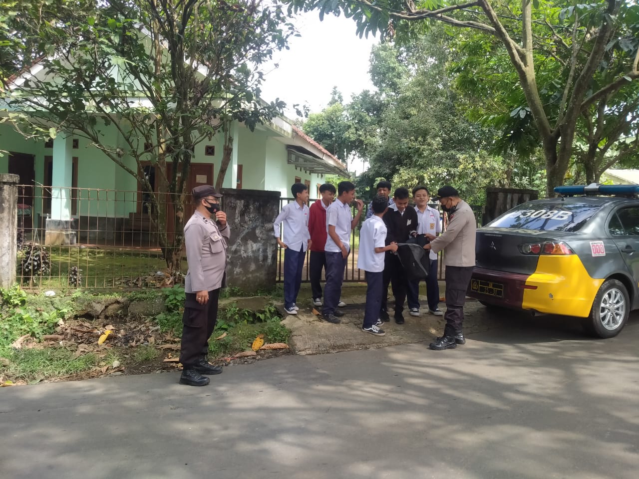 Cegah Tawuran, Jajaran Polsek Sukabumi Beri Himbauan Pada Anak Sekolah