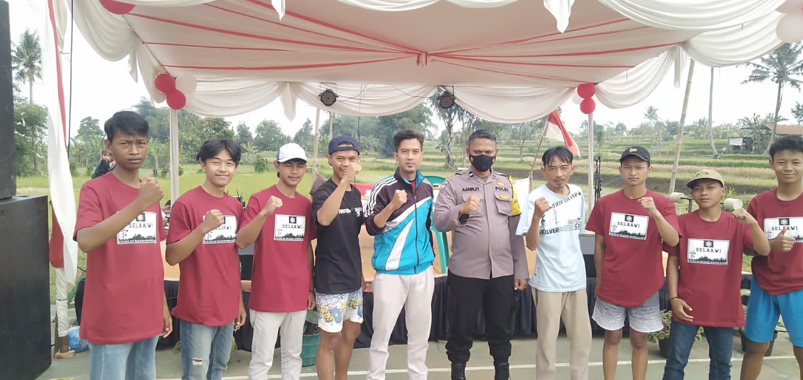 Bhabinkamtibmas Desa Perbawati bersama Anggota Samapta Berikan Pemaparan Bagi Warga