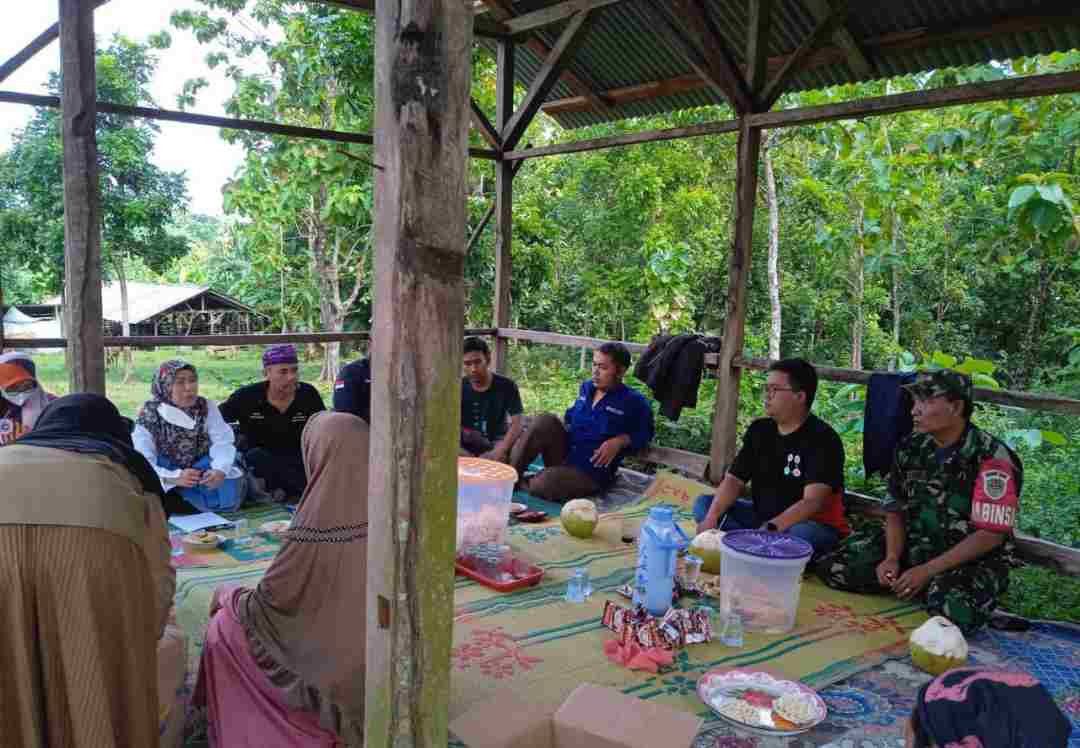 Babinsa Sumberjaya Giat Komsos Monitoring dan Siaga Bencana