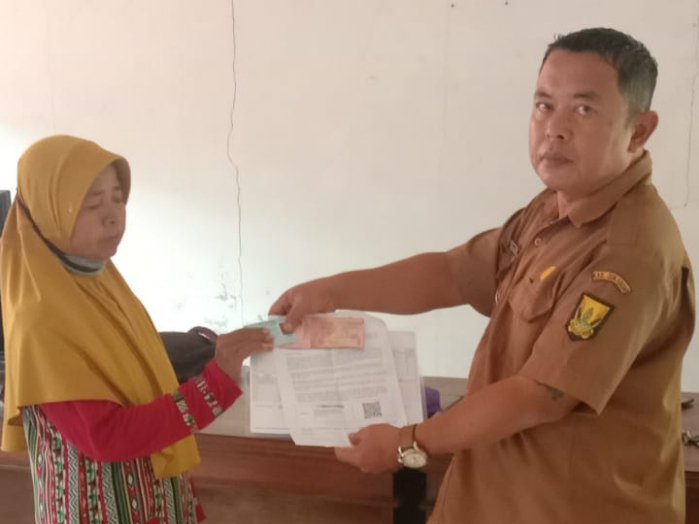 Sebanyak 148 KPM di Desa Kertamukti Terima BLT BBM