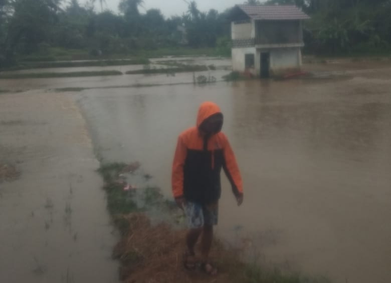 Kampung Cijeruk Kidul Desa Mangkalaya Terendam Banjir